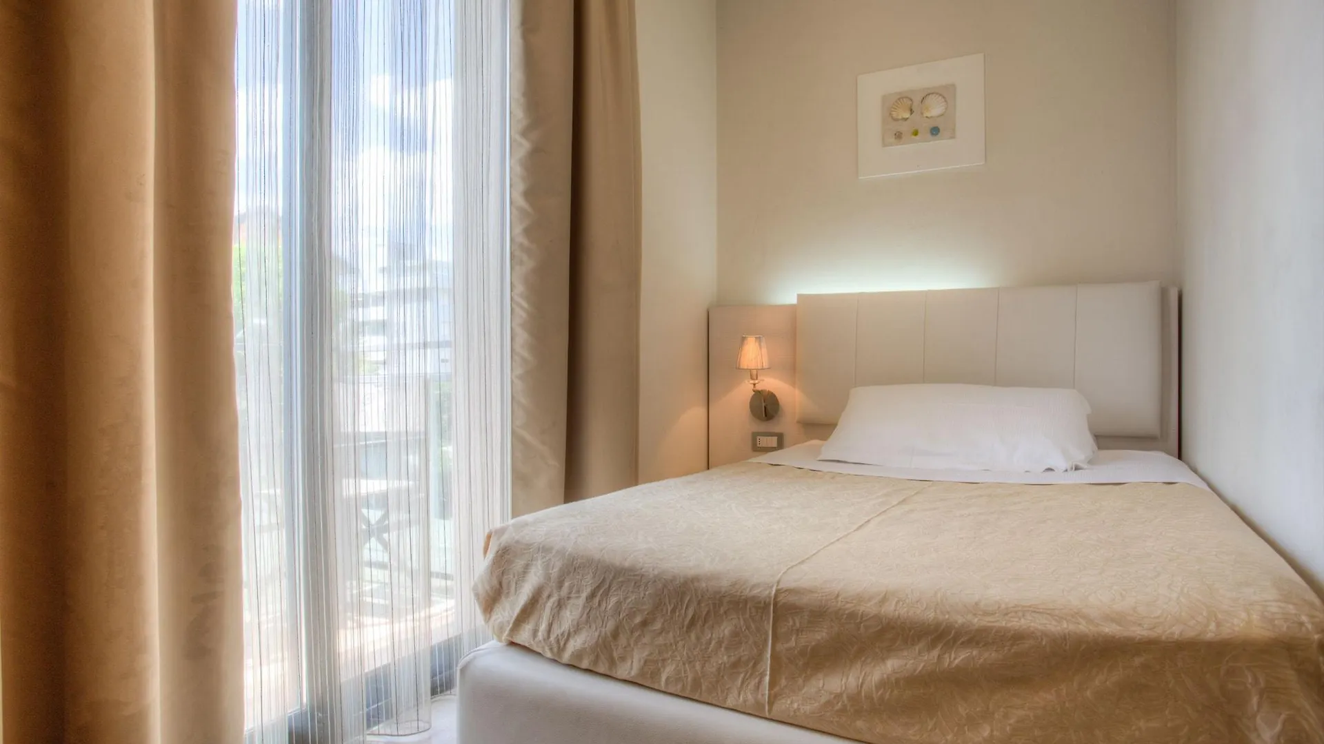 Ferretti Beach Hotel Rimini 4*,